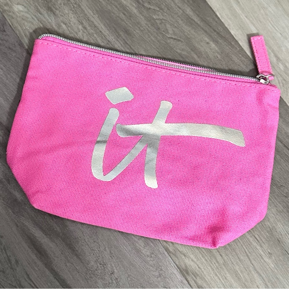 IT Cosmetics - Makeup Bag